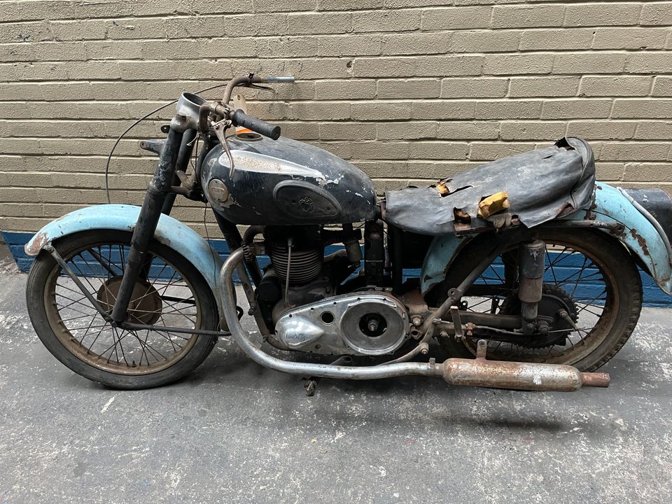 1954 Ariel 650cc Model FH Huntmaster Barn Find Project