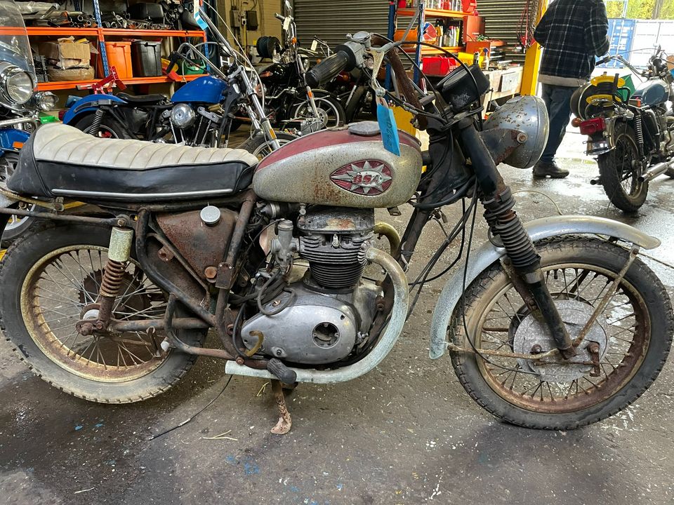 1967 BSA 650cc Lightning LA with the remains of a 1969 A65LC  engine Barn find Project