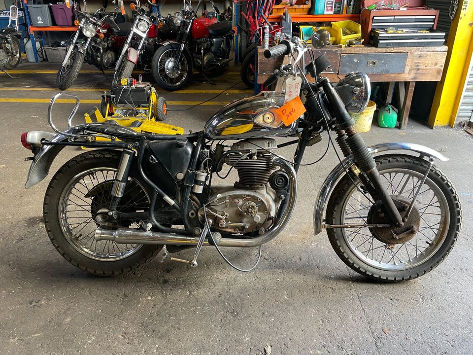 1968 BSA A65T 650cc Thundebolt Project Barn Find