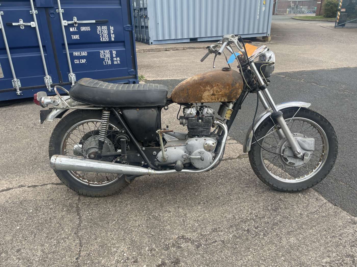 1972-Triumph-Trident-750cc-Project-Barn-Find-RefD1465